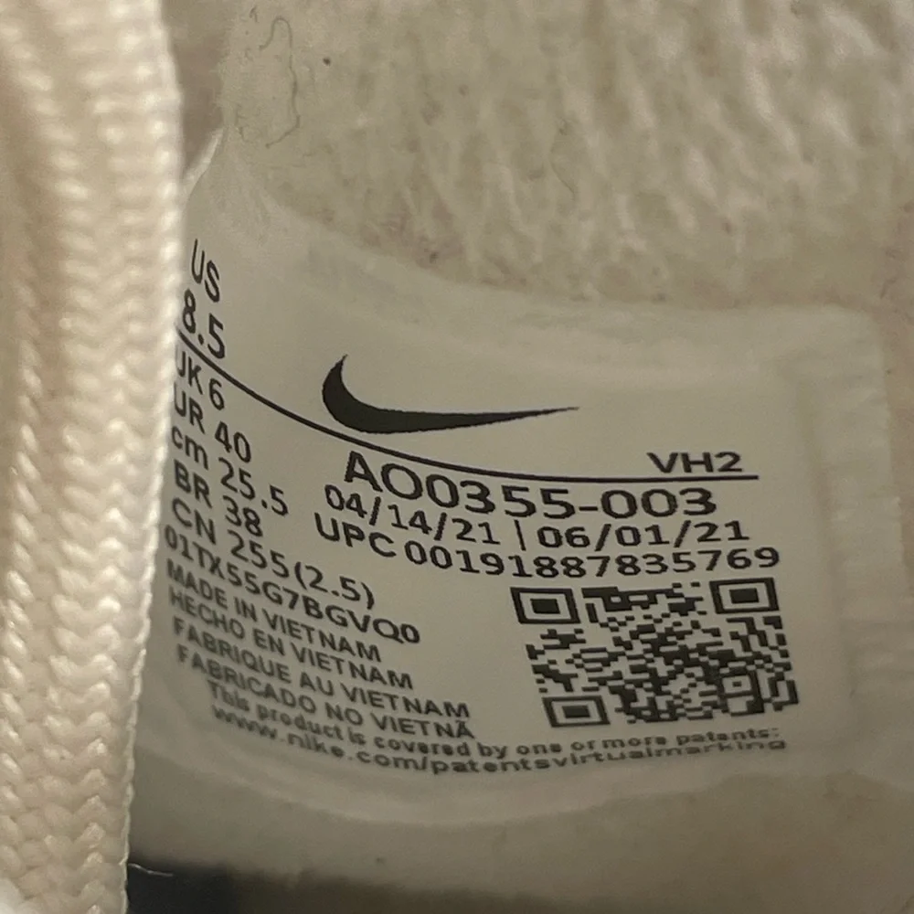 NIKE Tanjun High Rise Boots in White Size 8.5